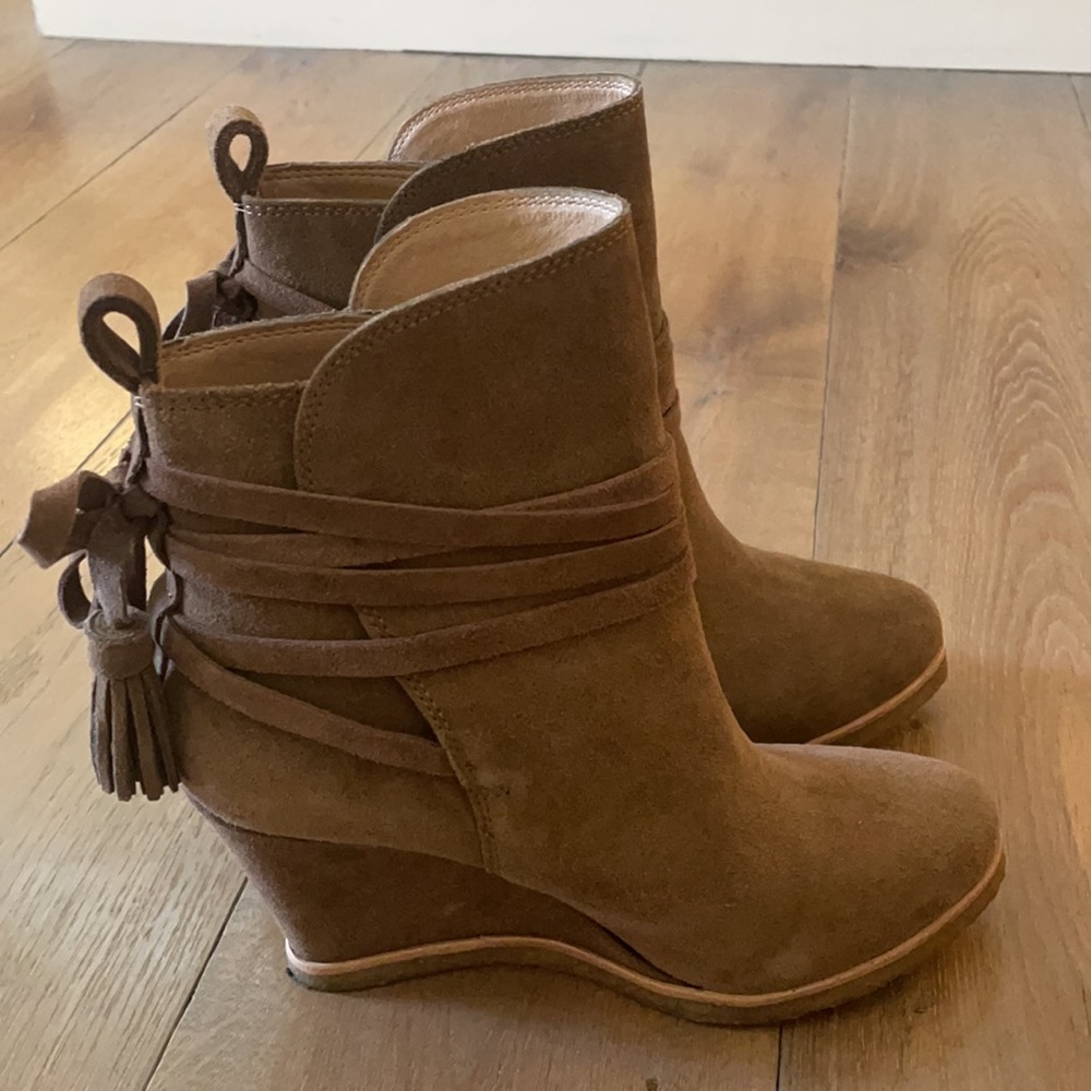 Like new! Splendid Suede Booties- Size 9 - Picture 5 of 13
